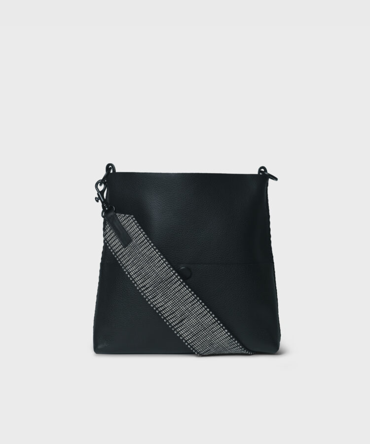 Slim Messenger Barque in Black Grained Leather
