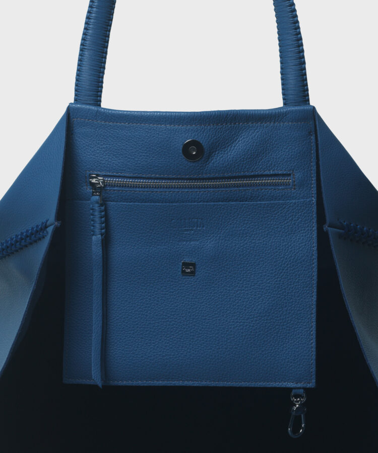 Tote in Azure Grained Leather